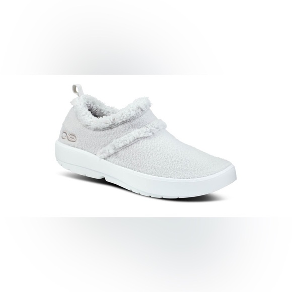 EUC - Oofos Oocoozie Low Shoe - Light Gray - Size 9 - Picture 1 of 5